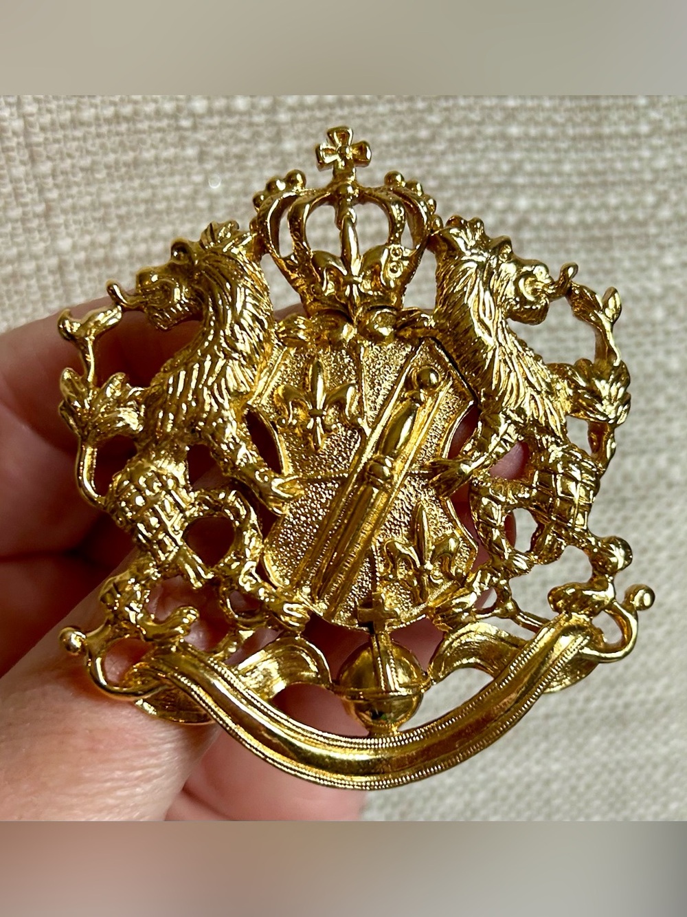 Vintage Joan Rivers Heraldic Crest Brooch RARE Griffins Dragon Lions - Picture 9 of 15